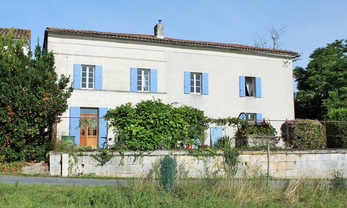 Boutenac-Touvent Maison | Piscine privée chauffée, Wi-Fi gratuit, hébergement spacieux pour 8 personnes