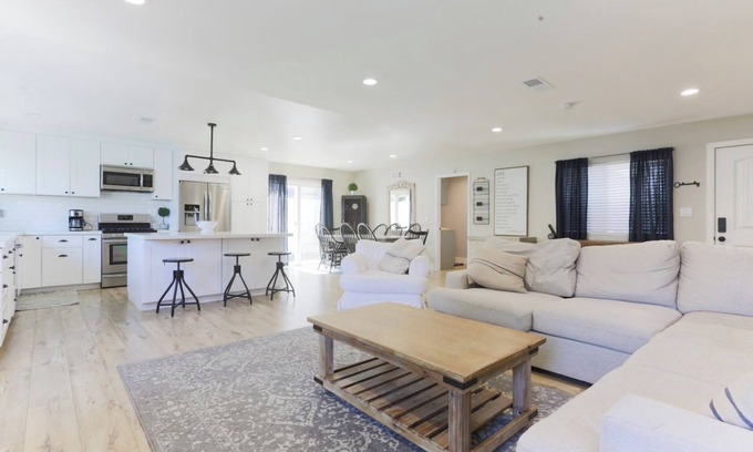Thousand Oaks Maison | Maison de style ferme récemment remodelé sur cul-de-sac!