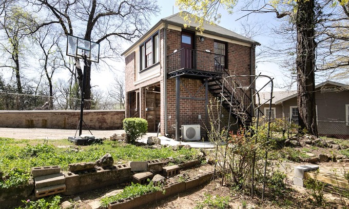 Norwood Copropriété | The Carriage House - Cozy Clean and Comfortable