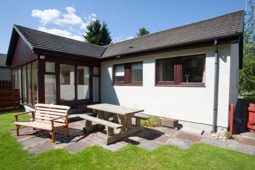Boat of Garten Maison | Heath Cottage, Tranquil Cottage by the Woods