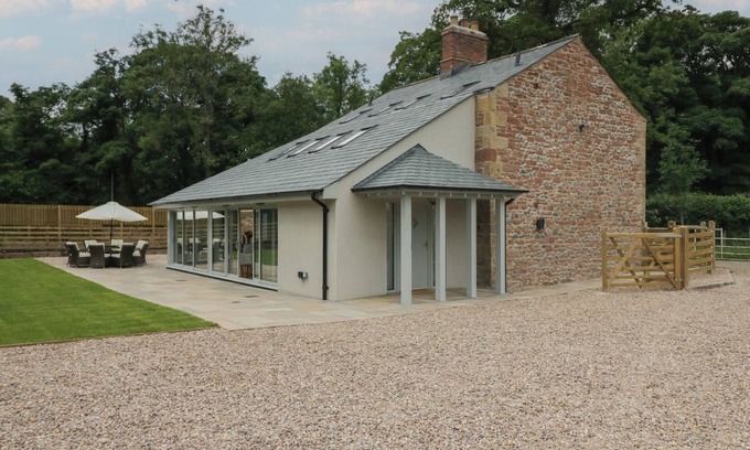 Welton Maison | HEATHER'S COTTAGE, family friendly, luxury holiday cottage in Dalston