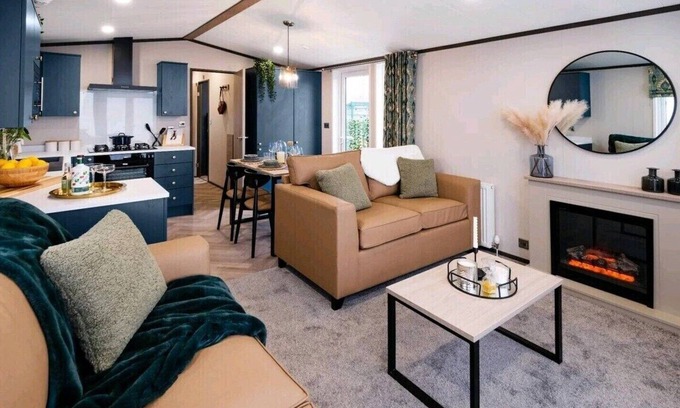 Woodhall Spa Cabine | Heather William Lodge in Woodhall Spa. Perfect for Couples, Families, and Pets!