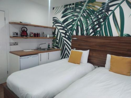 George Green Maison | Heathrow Windsor Guest house with Airport parking