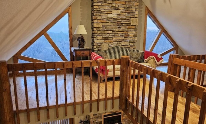 Richland Center Cabine | Heaven on the Hill nSleeps up to 25, prices based on 12 guests, events welcomed
