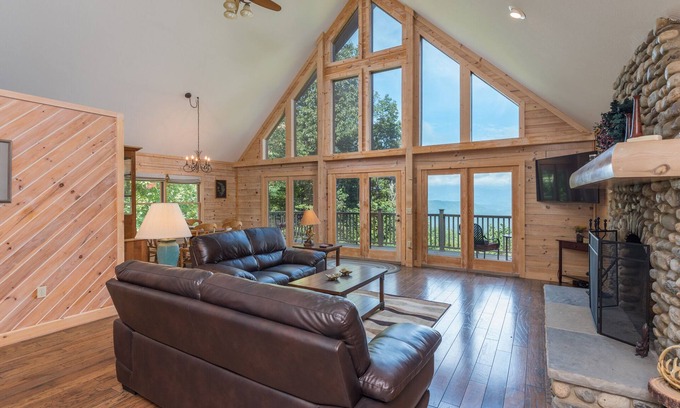 Old Fort Cabine | Heaven's Point | Great views, pet friendly