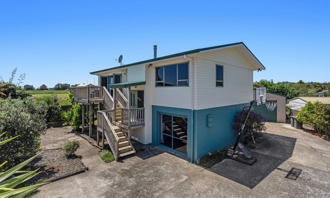 Whakatane Maison | Heavenly on Riverside - Whakatāne Holiday Home