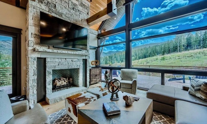 Copper Mountain Maison | Heavens Gate in Copper Mountain| Ski in/out & Hot Tub | Sleeps 26