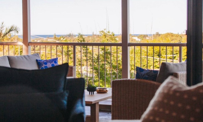 Aroona Maison | heerful family home with stunning views