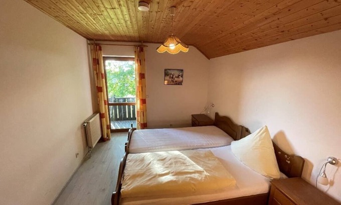 Seebarn Appartement | Helle Ferienwohnung für bis zu Vier Personen mit Balkon
