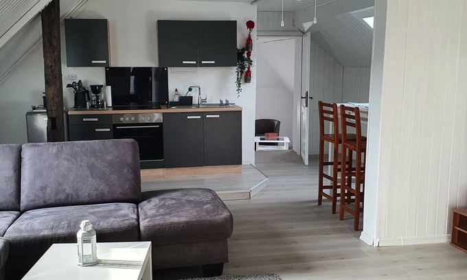 Region Hannover District Appartement | Helle Freundliche Ferienwohnung im Obergeschoss an der Leine