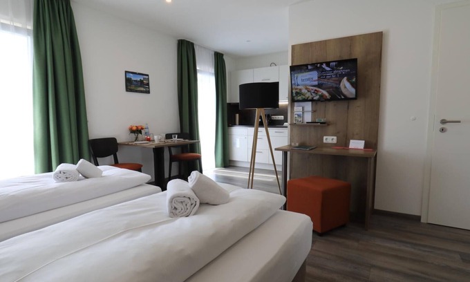 Osterwaal Appartement | Appartement lumineux (environ 25 m²) avec balcon et salle de bain moderne