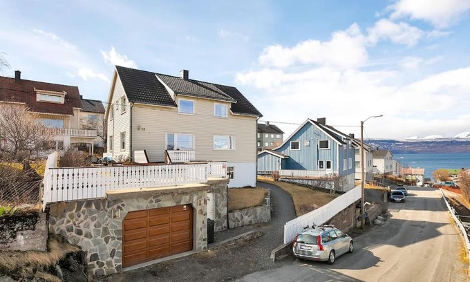 Narvik Appartement | Helt nytt, oppgradert hus med fantastisk utsikt.