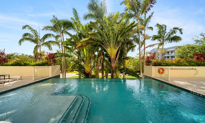 Deerfield Beach Copropriété | Vue sur l'eau intracoastale! Marcher 2 pâtés de maisons de la plage, des boutiques et des restaurants