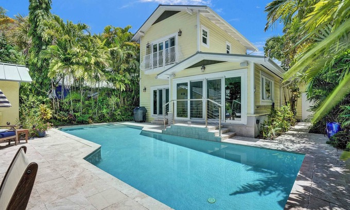 Colee Hammock Maison | Hemingway House Summa