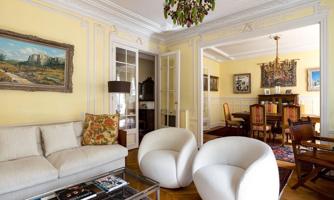 6th Arrondissement Appartement | CAPUCHON DE HEMMINGWAY, MARCHE DES JARDINS DU LUXEMBOURG, GRAND 2 LITS, LUXE W / AC