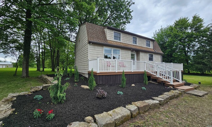 Pymatuning South Maison | Hemlock Hideaway– Quiet Getaway by Pymatuning Lake with Wi-Fi, and AC