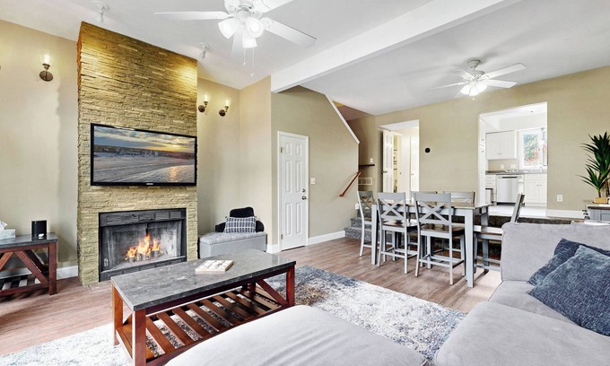Lewes Maison | HENLOPEN HARMONY - 3BR, 2.5BA - SLEEPS 8 - Walk to Downtown Lewes