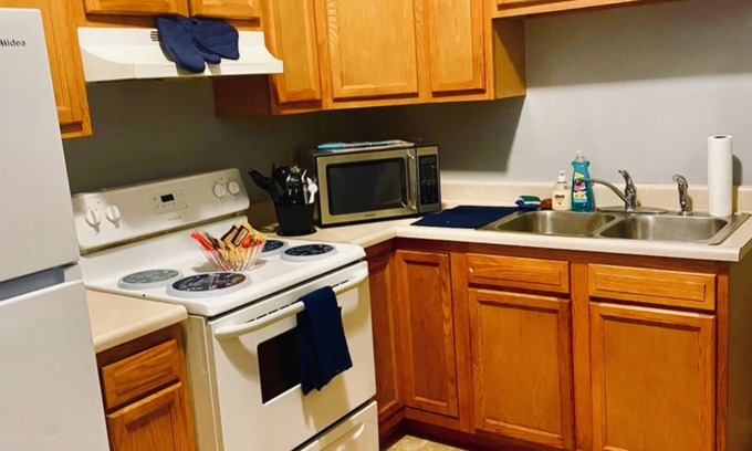 Troy Appartement | Here for work and need a place to stay? Look no further!Come "Cozy Up With Me"