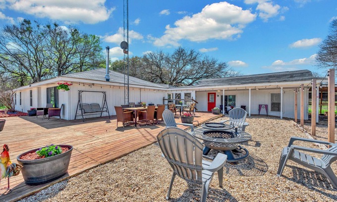 Waco Maison | Heritage Hideaway, Outdoor Oasis