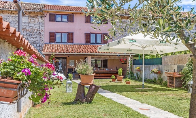 Orihi Maison | Maison patrimoniale à Orihi avec jardin élégant