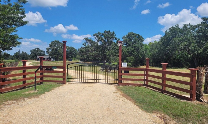 Burton Maison | Heritage House Retreat: Burton, Texas 6 guests 3 bedrooms 4 beds 2 full baths