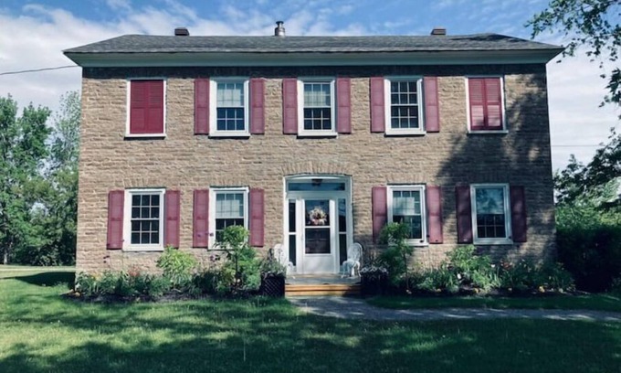 Merrickville-Wolford Maison | Heritage Stone House on the Rideau Canal