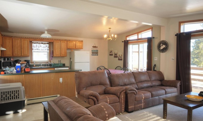 Eagle Bay Chalet De Ski | Herkimer House @ Beachfront Eagle Bay Village