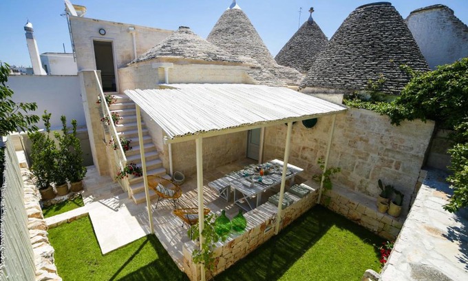 The Trulli of Alberobello Maison | Hermanas Relais - trulli luxury