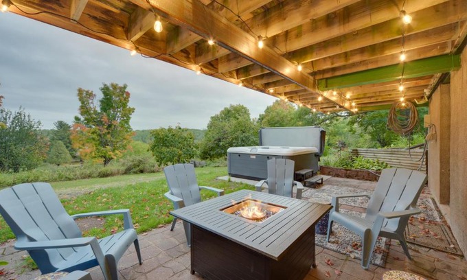 Duluth Maison | Hermantown Home with Decks, Grill and Hot Tub!