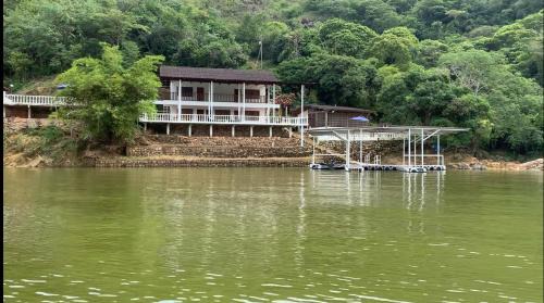 Prado Maison | Hermosa Cabaña en Isla privada Prado Tolima
