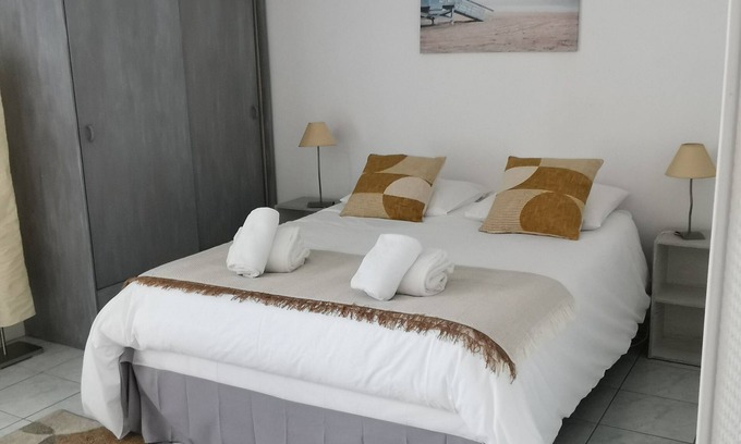 Chaille-les-Marais Appartement | HERON CENDRE, Gîte avec piscine chauffée, Sud Vendée littoral