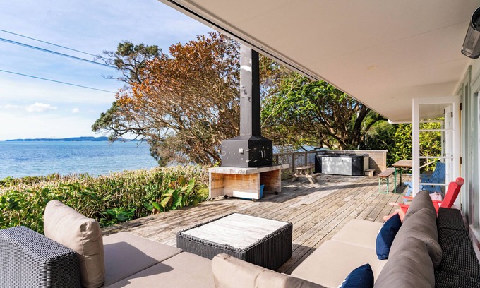 Snells Beach Maison | Heron's Hideaway - Snells Beach Holiday Home