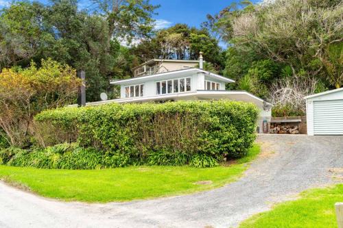 Snells Beach Maison | Heron's Hideaway - Snells Beach Holiday Home