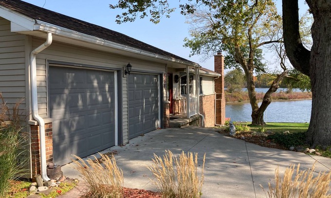 Quincy Maison | Herons Landing - Lakefront Home on Marble Lake - Sleeps 11
