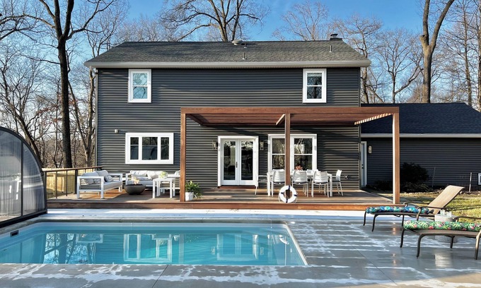 Elizabethtown Maison | Hershey, heated year-round pool, privacy, luxury!