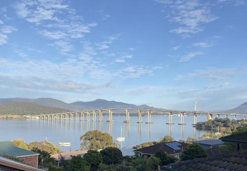 Rosny Appartement | Hesket Guesthouse with views, privacy & 7 minute drive to Hobart CBD