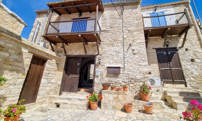 Skarinou Appartement | Hestia Poolview Studio