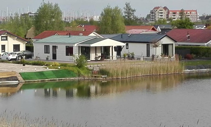 Sint-Annaland Chalet De Ski | het Boothuis