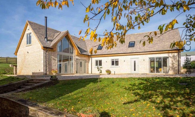 Bourton Maison | Hetty's Stables