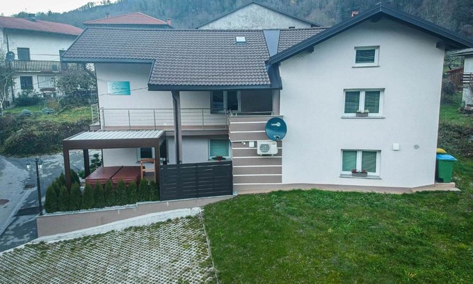 Kamno Maison | Hiša Bohinc z wellnessom