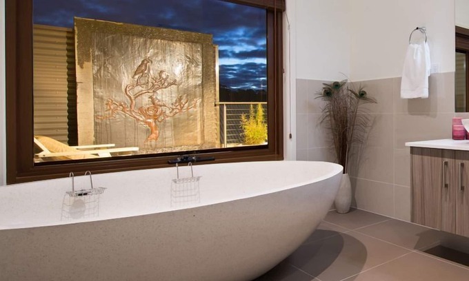 Hepburn Springs Maison | Hibernate - Gully Views, Stone Bath, Great Spaces