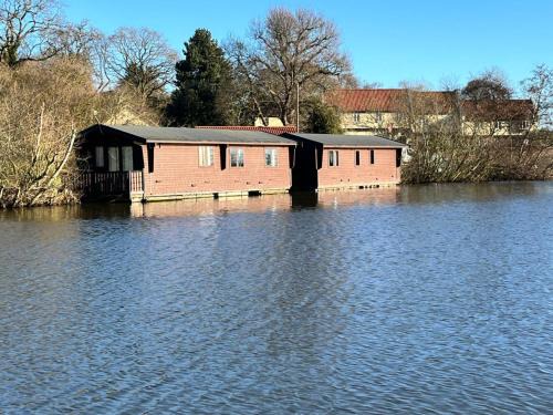 Smallburgh Location De Bateaux | Hickling Broads Lodge Houseboat