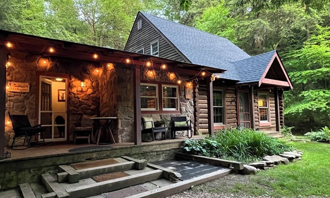 Tylersburg Cabine | Hickory Creek Haven-Creekside Log Cabin-Allegheny National Forest Pet Friendly!