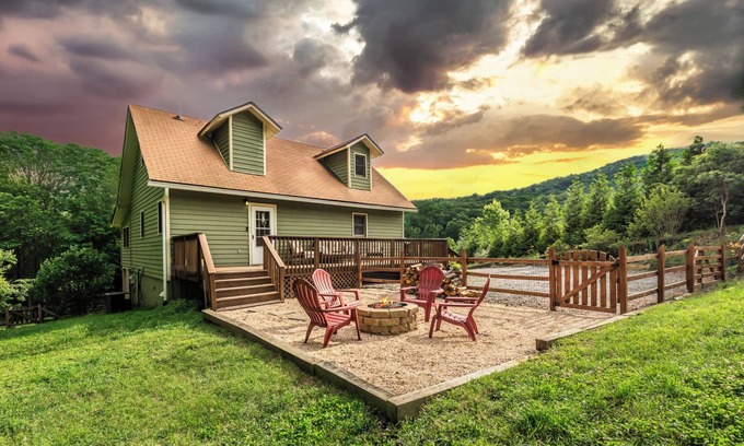 Gerton Cabine | Hickory Nut Hideaway by AvantStay | Mountain Views