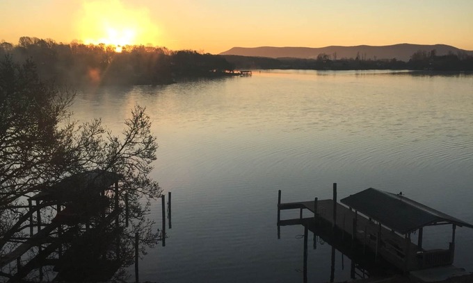 Smith Mountain Lake Maison | Beautiful views, Flat Lot, Fast Internet