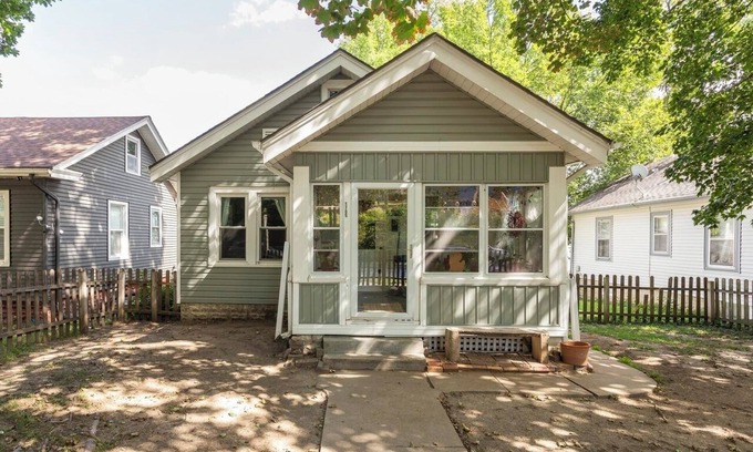 Aksarben - Elmwood Park Maison | Hickory Street Retreat - in the Heart of Aksarben