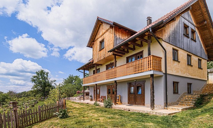 Sevnica Appartement | Hidden Authentic Haven Apartments - Two Bedroom Apartment with Balcony