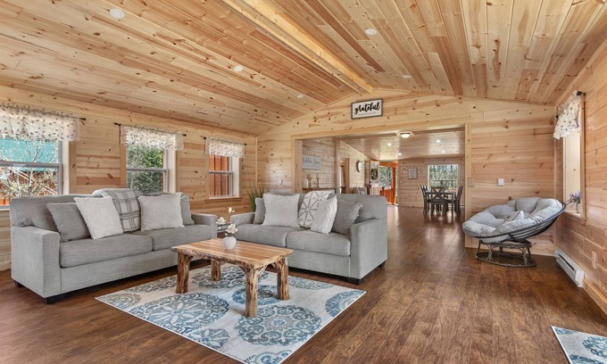 West Oneonta Cabine | Hidden Cabin W Fire Pit Lake Access Hot Tub Kayaks