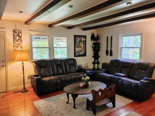 Linden Maison | Hidden Gem on Hidden Valley Lane