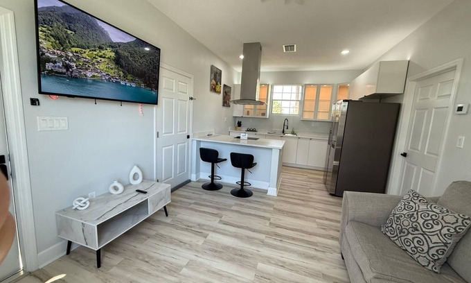 Palm River-Clair Mel Appartement | Hidden Getaway- APT A